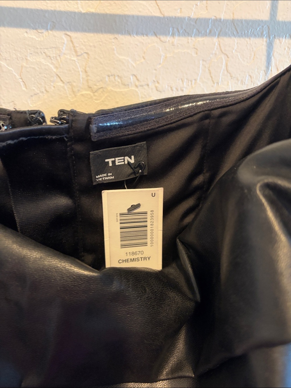 Aritzia Black Faux Leather strapless top - Picture 3 of 8